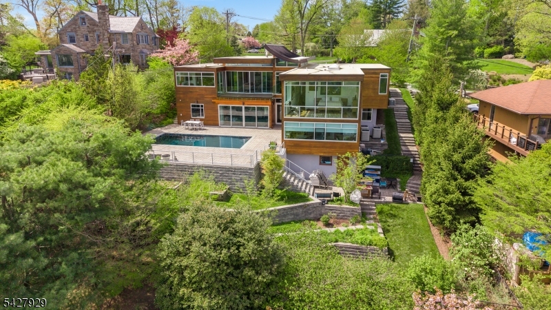 588 Longview Rd