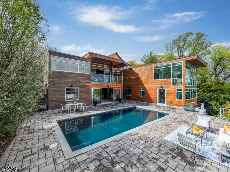 588 Longview Rd