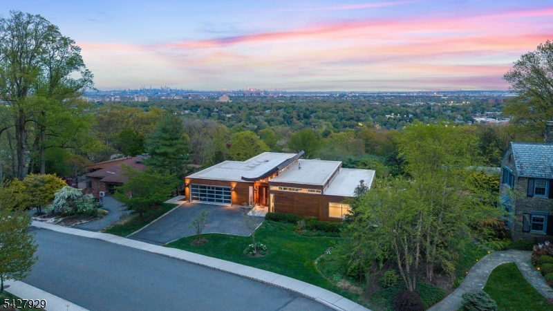 588 Longview Rd