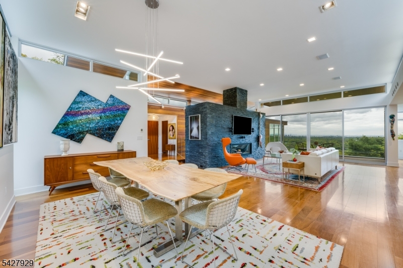 588 Longview Rd