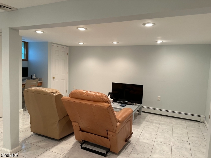 28 Elizabeth Dr