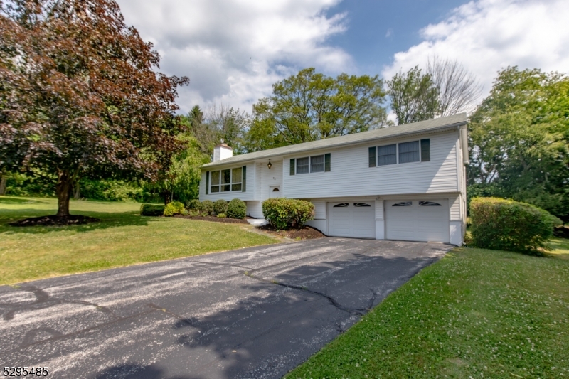 28 Elizabeth Dr