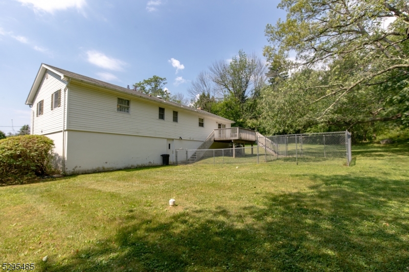 28 Elizabeth Dr
