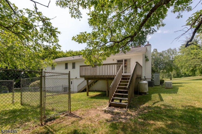 28 Elizabeth Dr