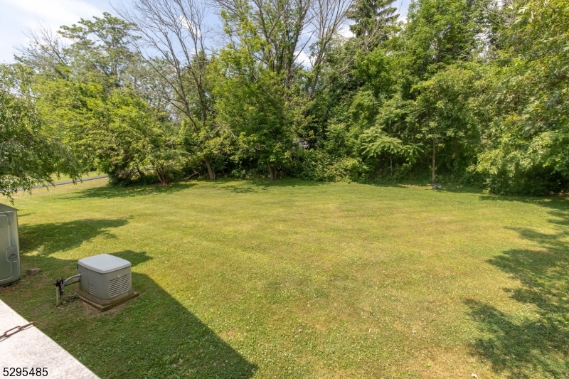28 Elizabeth Dr