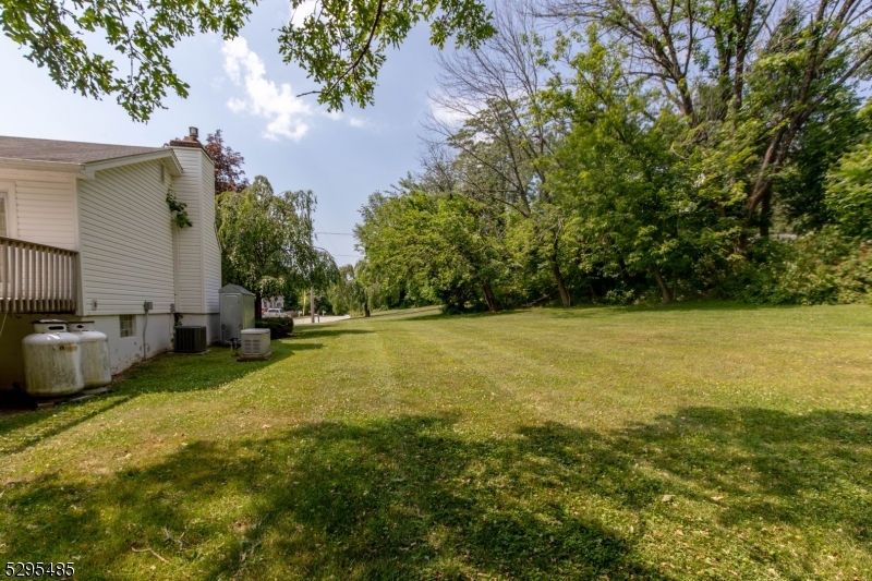 28 Elizabeth Dr