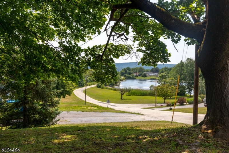 28 Elizabeth Dr