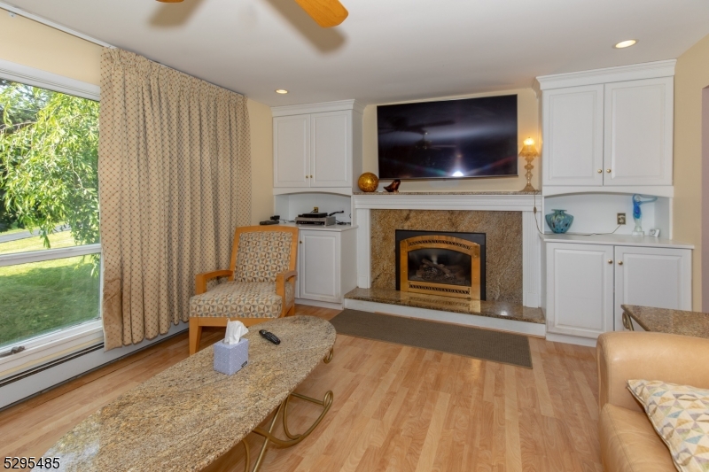 28 Elizabeth Dr