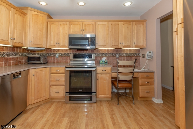 28 Elizabeth Dr