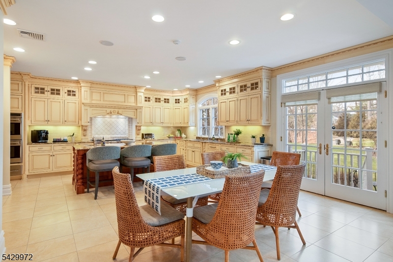 9 Bishops Ln