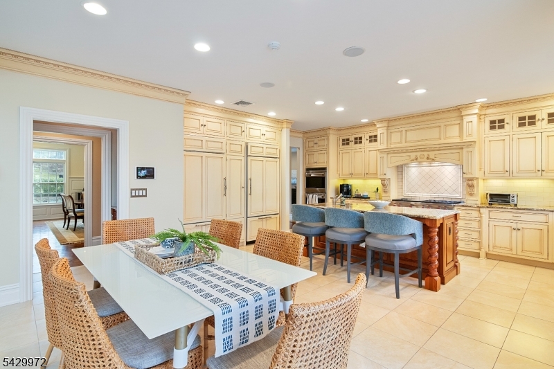 9 Bishops Ln
