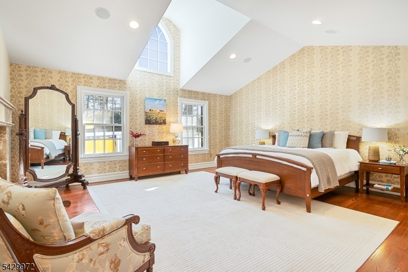 9 Bishops Ln