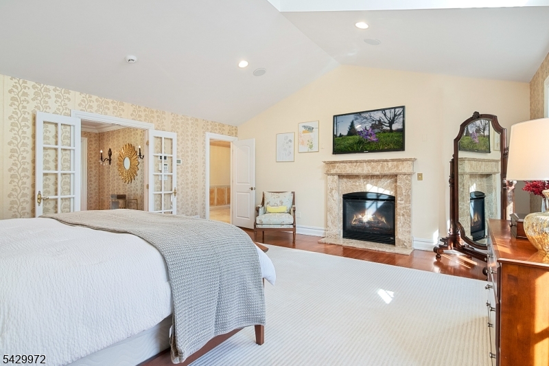 9 Bishops Ln