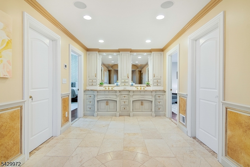 9 Bishops Ln