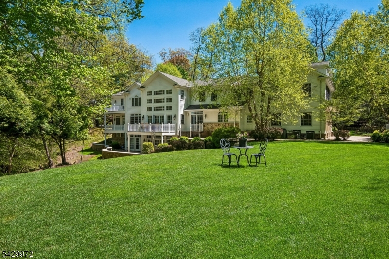 9 Bishops Ln