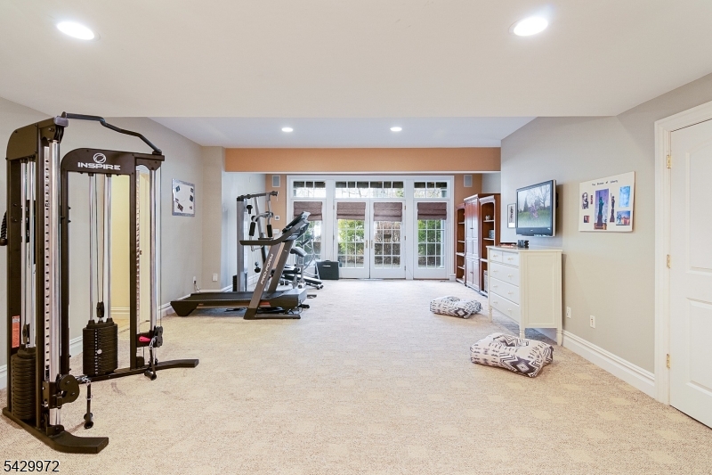 9 Bishops Ln