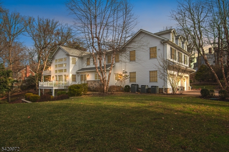 9 Bishops Ln