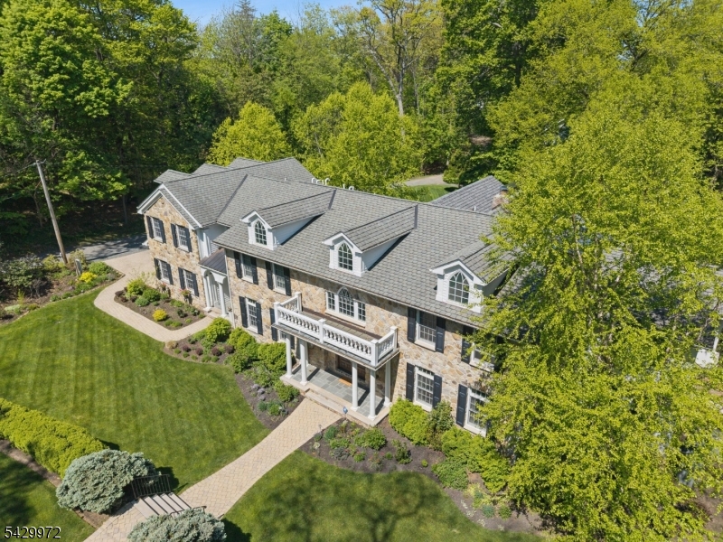 9 Bishops Ln