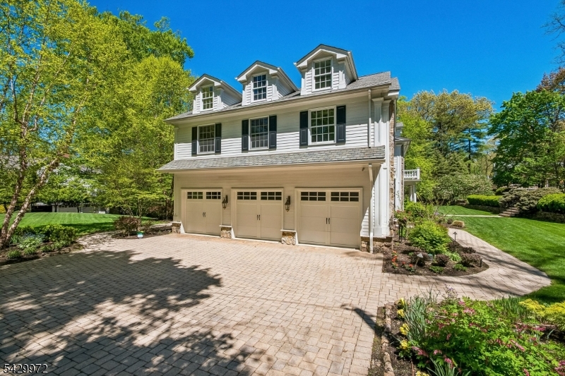 9 Bishops Ln