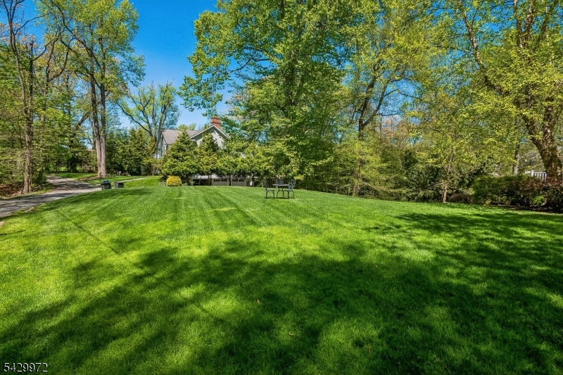 9 Bishops Ln
