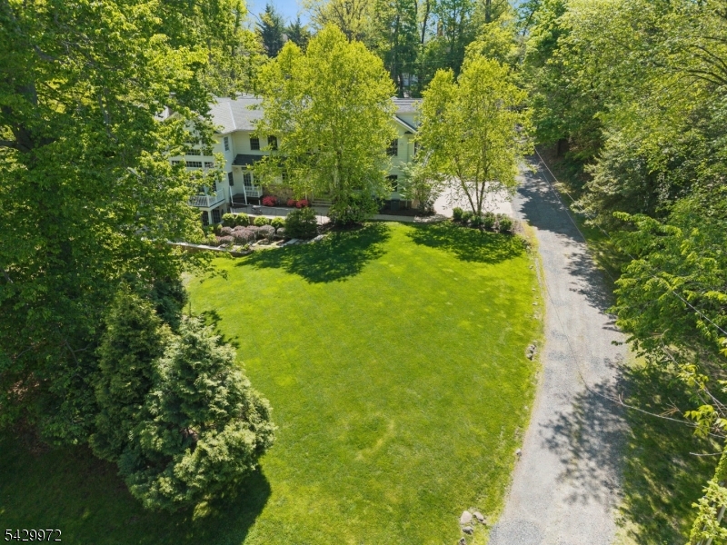9 Bishops Ln