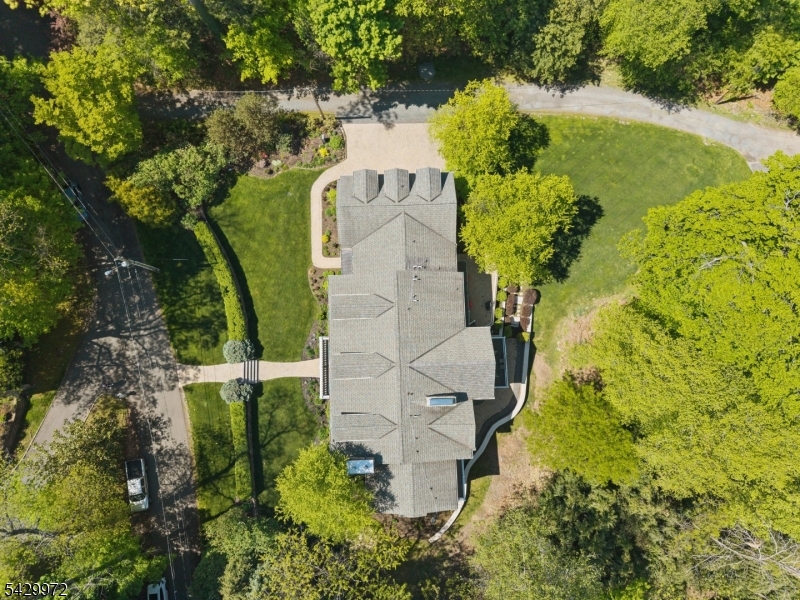9 Bishops Ln