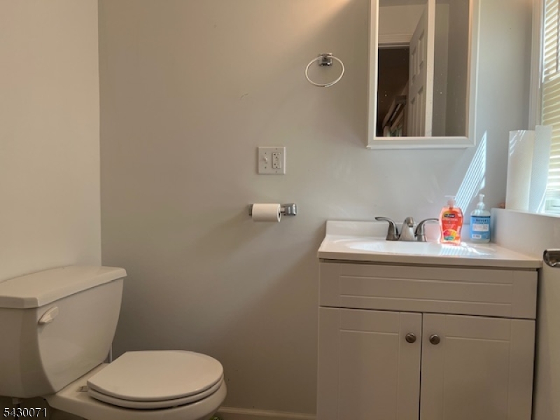 33 Circle Dr