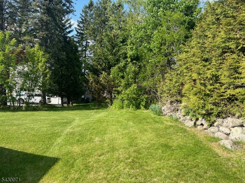 33 Circle Dr