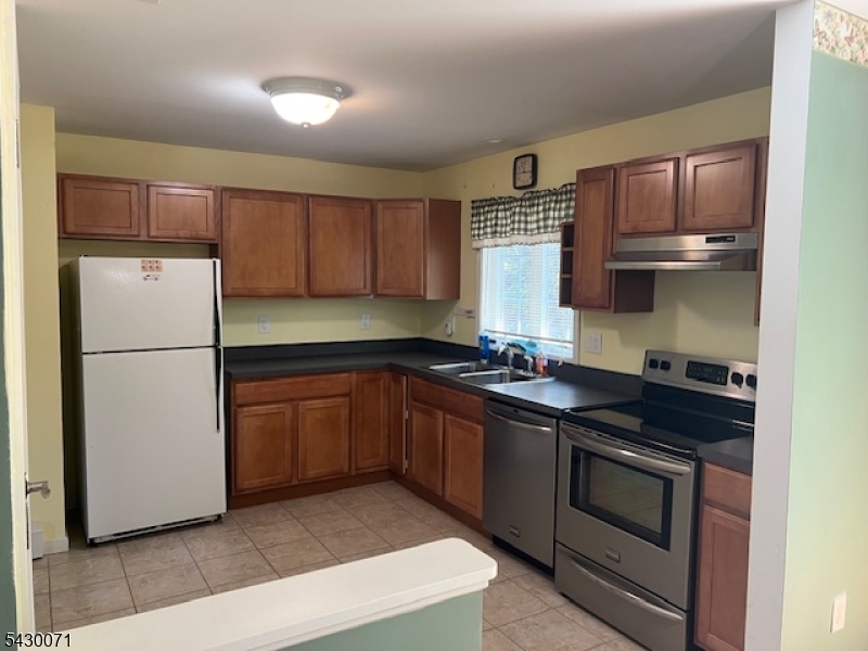 33 Circle Dr