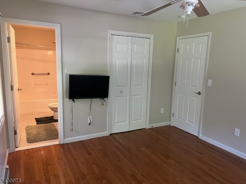 33 Circle Dr