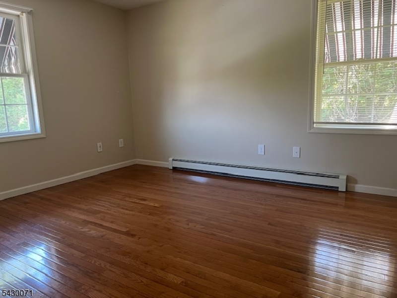 33 Circle Dr