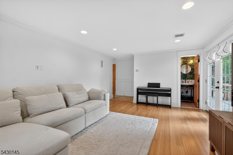 32 Bergen Rd