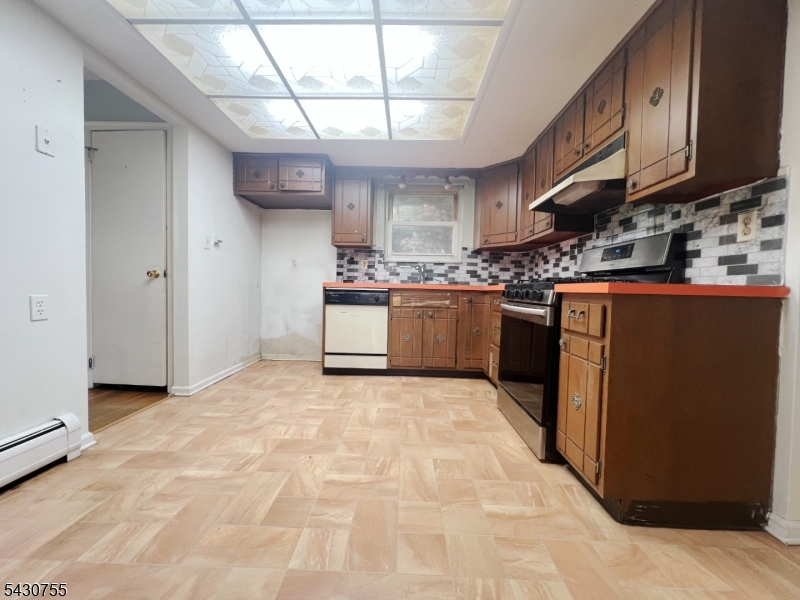 89 W Warren St