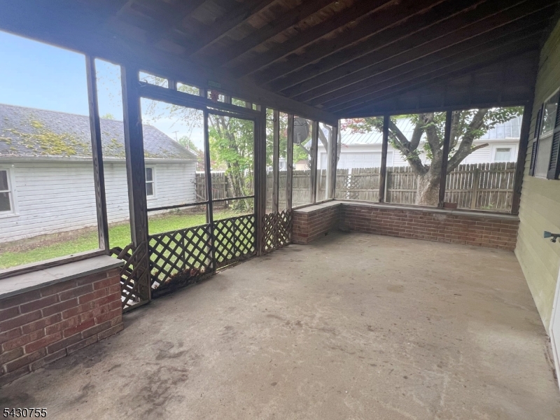 89 W Warren St