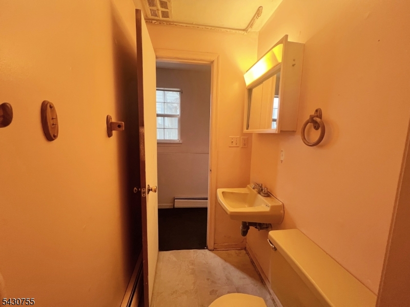 89 W Warren St