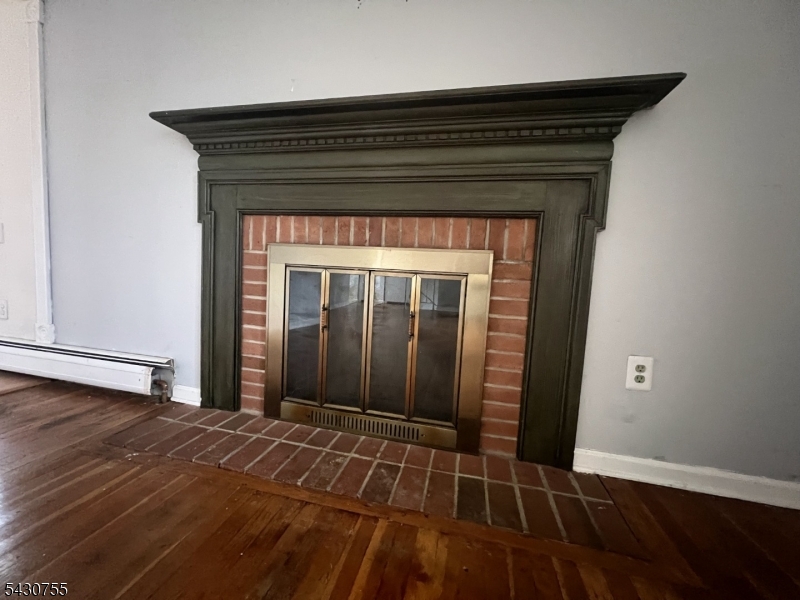 89 W Warren St