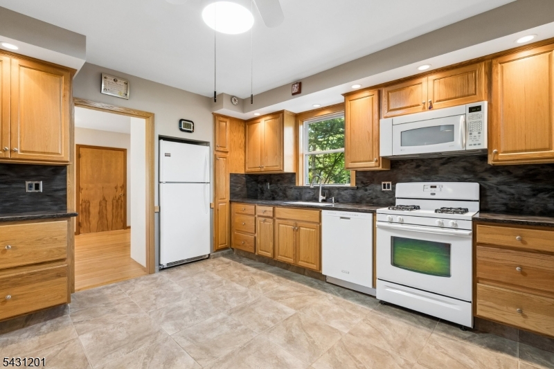 186 W Northfield Rd