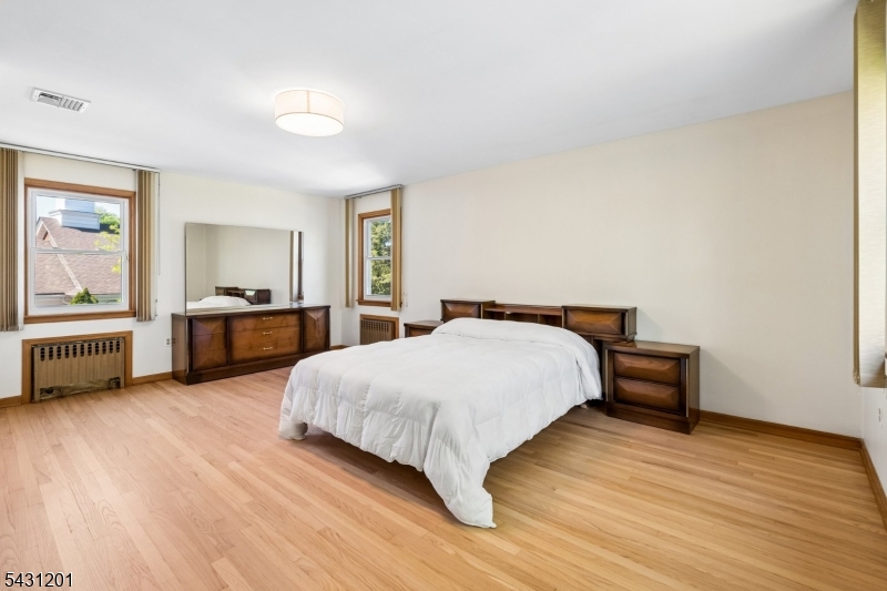 186 W Northfield Rd