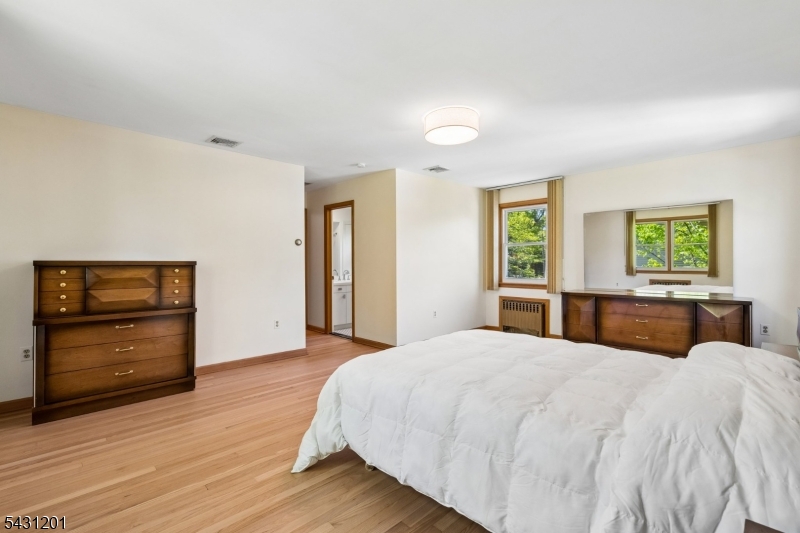 186 W Northfield Rd