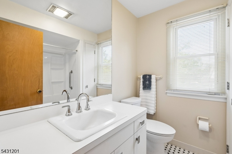 186 W Northfield Rd
