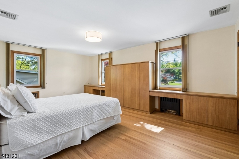 186 W Northfield Rd