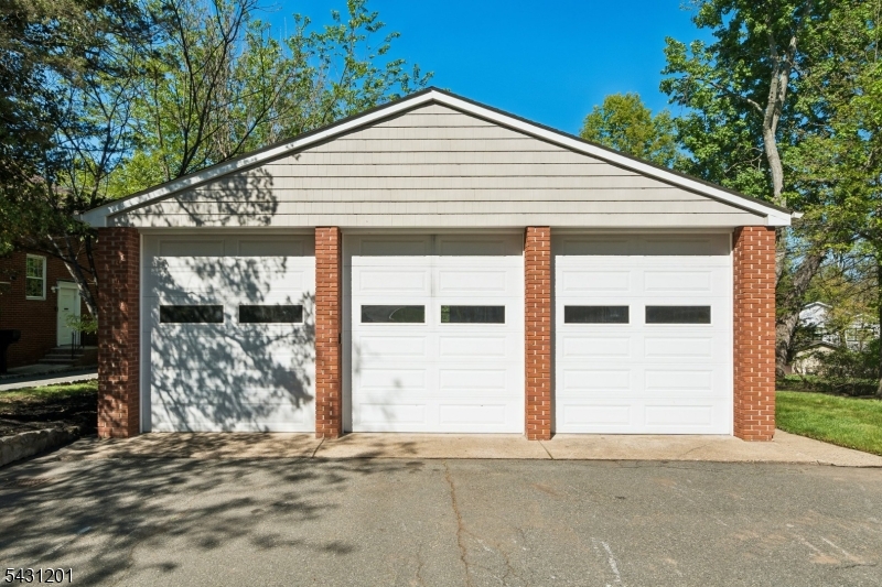 186 W Northfield Rd