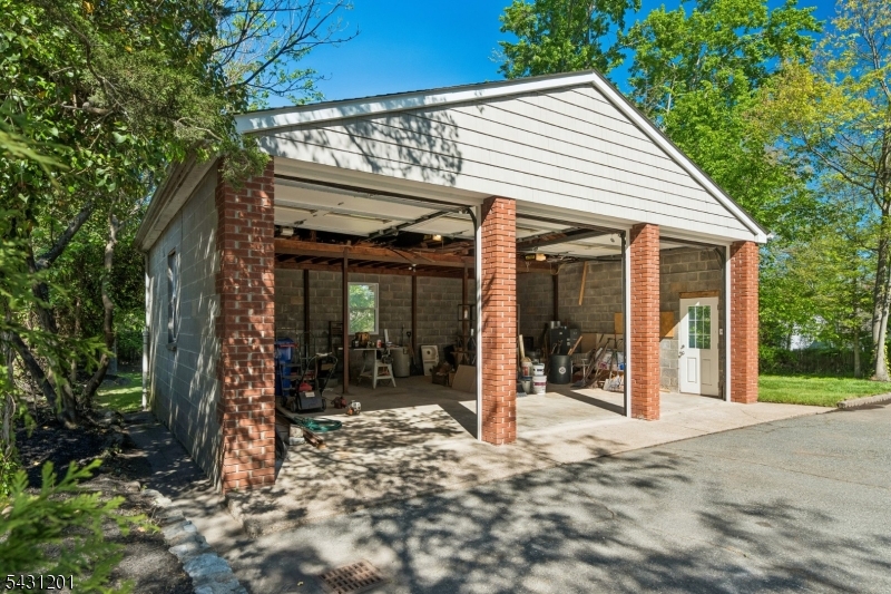 186 W Northfield Rd