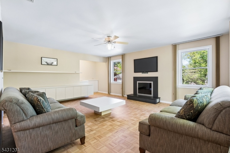 186 W Northfield Rd