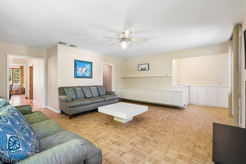 186 W Northfield Rd