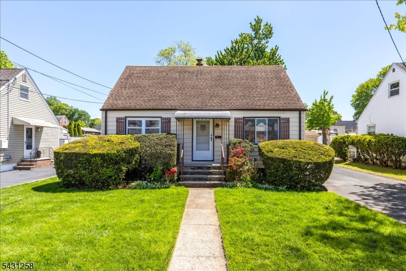 23 Riverdale Ave