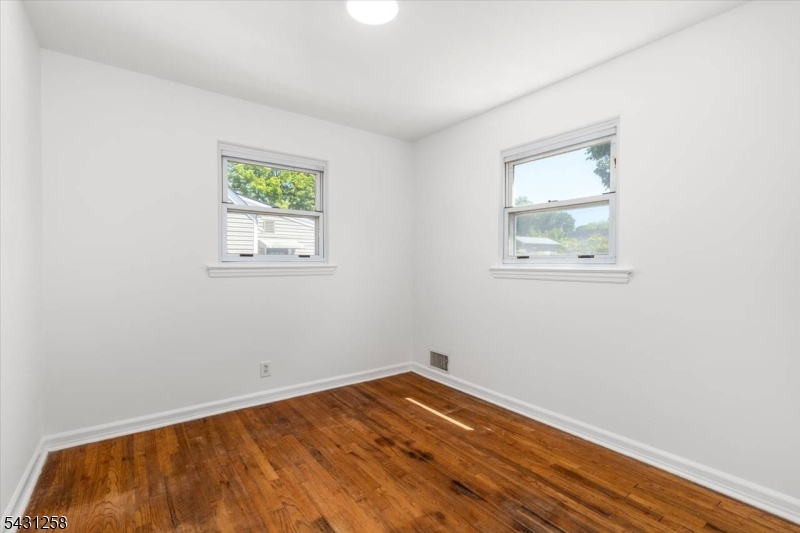 23 Riverdale Ave