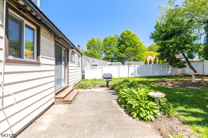 23 Riverdale Ave