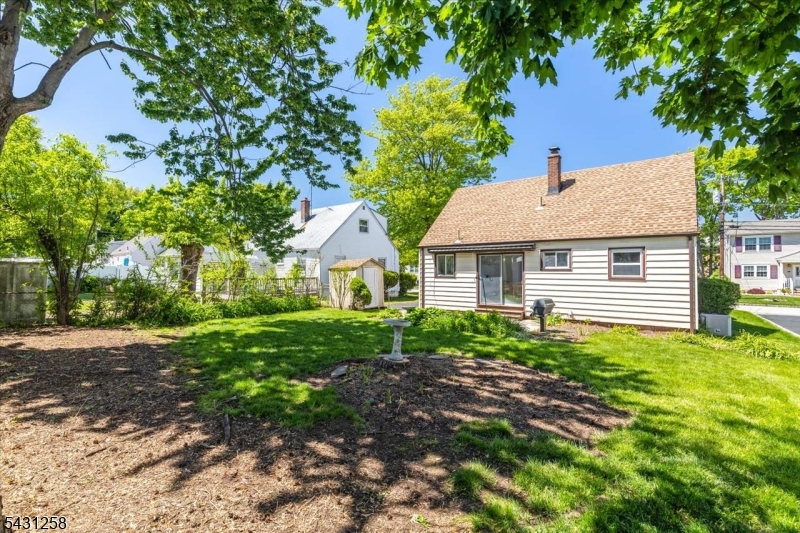 23 Riverdale Ave