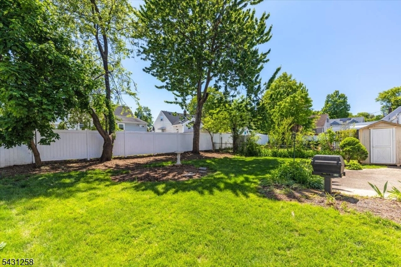 23 Riverdale Ave